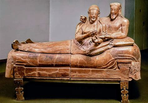  Sarcophagus of the Spouses  - Kuolema ja rakkaus yhdistyvät marmoroitujen muotojen symbiosisissa!